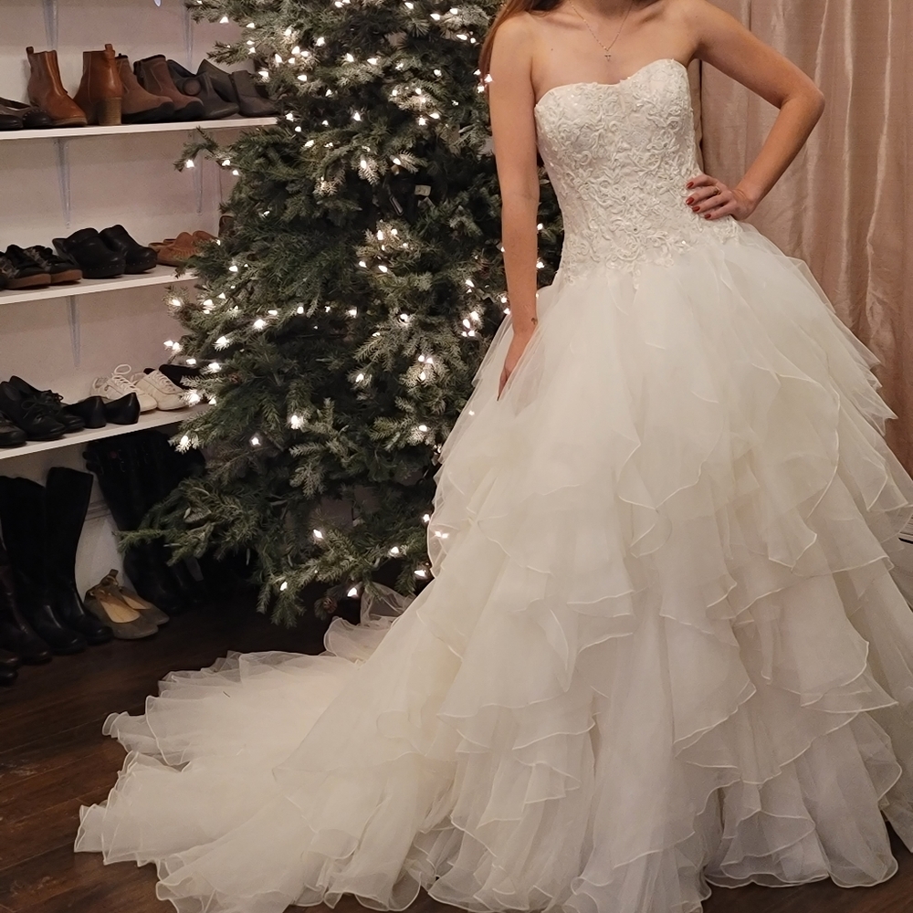 Oleg cassini Wedding gown